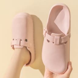 A Pair of Women's Lightweight Non-Slip Slippers, Comfortable and Stylish, Simple Slip-On Slippers for Couples