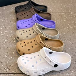 2026 new summer simple breathable hole shoes women's low-heeled nurse cartoon cute couple bag head cool slippers