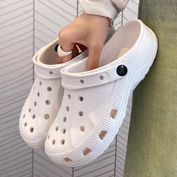 2026 new summer simple breathable hole shoes women's low-heeled nurse cartoon cute couple bag head cool slippers