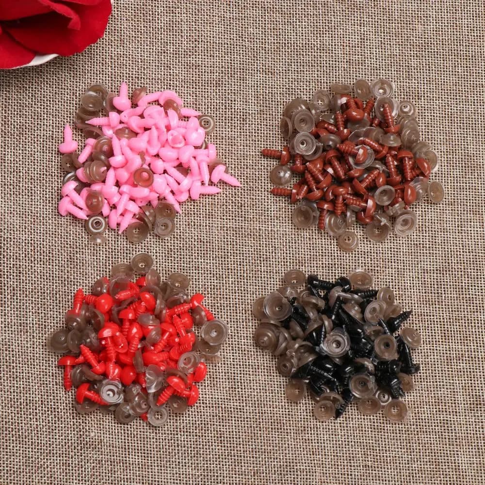 100pcs High Quality New Crafts Plastic Triangle Noses For Dolls Toys For Bear Buttons Toy DIY Safety Nose Accessories