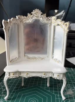 Miniature Dollhouse Furniture Wooden 1：12 Classical Mini Furniture Model Palace Retro Luxury Doll Wardrobe Doll Accessories