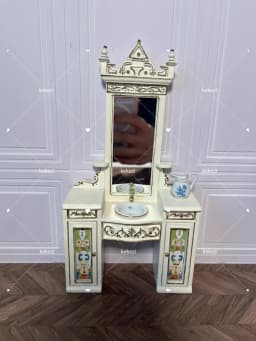 Miniature Dollhouse Furniture Wooden 1：12 Classical Mini Furniture Model Palace Retro Luxury Doll Wardrobe Doll Accessories