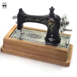 1Pc Doll House Mini Exquisite Alloy Mini Sewing Machine Mini Alloy Sewing Machine 1:12 Scale Dollhouse DIY Decoration Gift