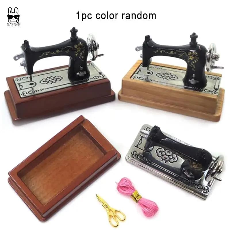 1Pc Doll House Mini Exquisite Alloy Mini Sewing Machine Mini Alloy Sewing Machine 1:12 Scale Dollhouse DIY Decoration Gift