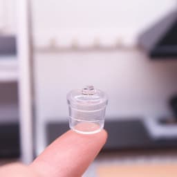 2Pcs 1:12 Scale Dollhouse Miniature Glass Sugar Bottles Spice Seasoning Jar With Cover Model Kitchen Decor Toy