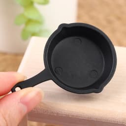 2Pcs/Set Doll House Accessories 1:12 Dollhouse Miniature Kitchen Utensil Pan Small Frying Pan Model Accessories Toys