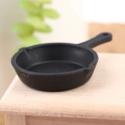 2Pcs/Set Doll House Accessories 1:12 Dollhouse Miniature Kitchen Utensil Pan Small Frying Pan Model Accessories Toys
