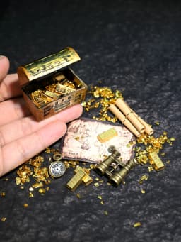 A Miniature Pirate-Style Treasure Hunting Ornament, Imitation Gold, 1/6, 1/12 Scale Dollhouse Decoration, Model House Accessories, Photography Props, Micro-Landscape Ornament, Small Gift, Giveaway, Home Decoration