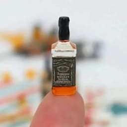 1/12 Scale Mini Resin Whiskey Bottle Model Dollhouse Miniature Wine Drink Ornaments Doll Home Scene Decor Accessories