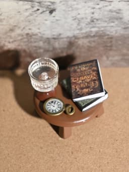 A Miniature Vintage Book Ornament, Vintage Desk Lamp, Vintage Pocket Watch Set, 1/6, 1/12 Dollhouse Dollhouse Accessories, Dollhouse Toys, Dollhouse Decorations, Model House Accessories, Miniature Food Toys, Photography Props, Micro Landscape Ornaments, Miniatures Decoration, Small Gifts, Giveaways, Home Decor Items