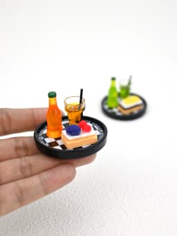 A Miniature Soda Cake Set Scene Decoration, Miniature Soda, Miniature Cake, Miniature Tray, Dollhouse Dollhouse Accessories, Dollhouse Toys, Miniature Food Toys, Photography Props, Miniature Landscape Decorations, Miniatures Decoration, Small Gifts, Giveaways, Home Decor Items