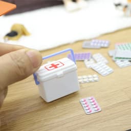 1/12 Miniature Dolls House Accessories Medicine Box with Pills Bottle Pharmacy Scene Model Ornament for Dolls Accessories Toys