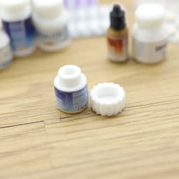 1/12 Miniature Dolls House Accessories Medicine Box with Pills Bottle Pharmacy Scene Model Ornament for Dolls Accessories Toys