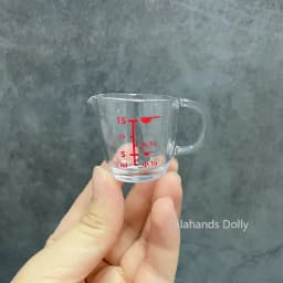 Dollhouse Mini Plastic Simple Lovely Baking Measuring Cup Powder Seasoning Graduated Cup for Dollhouse Furniture Accessories