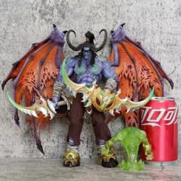 World of Warcraft Figurine Illidan Stormrage Demon Hunter Yudian Action Figure Desk Ornament Gift