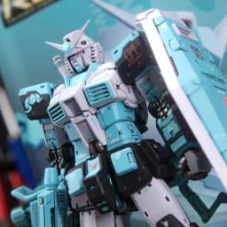 RG40B RX-78-2 2.0 1/144 Hatsune Color Plastic Assembly Model Kit Collectible Figure Desktop Ornament Boys' Puzzle Toys Gift