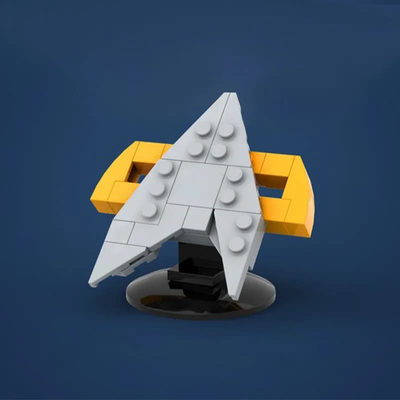 37PCS MOC Famous Games Voyager Series ComBadge and stand Building Model DIY Creative Technology Bricks Toys Kids Festival Gifts