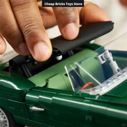 Classic Convertible Sports Car Christmas Toy for Family Decor Gift Building Blocks Bricks 1673pcs Vintage British Roadster Model