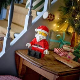 761pcs In Stock Up Scaled Santa Claus Red Building Blocks Assembly Display Models Decor Collector Edition Christmas Gifts Adults