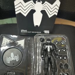 Hot Toys Superior Spider-Man Miles Morales Articulated Action Figure Collectible Toy With Replaceable Heads Hands And Stand