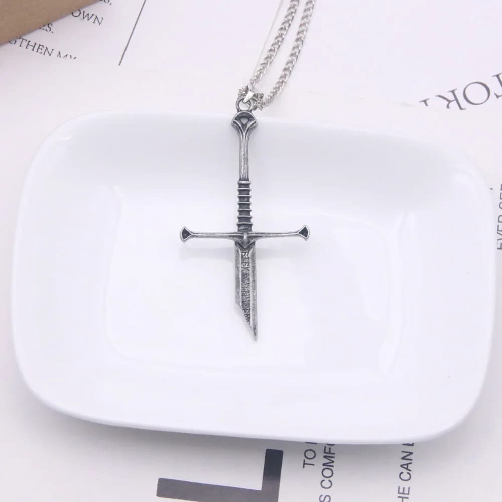 Vintage Narsil Broken Sword Necklace For Men Women Moveis Jewelry Cosplay Cool Punk Sword Pendant Necklace Accessories Gift
