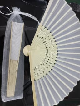 24 /70pcs Personalized Engraved White Folding Elegant Silk Hand Fan with Gift bag Wedding & Party