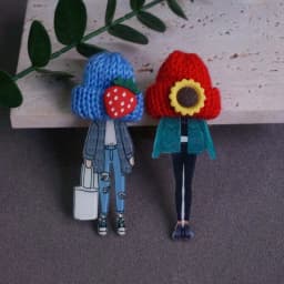 2Pcs/Lot Fashion Brooch For Woman Girl Cute Acrylic Brooch Pins Badge Clothing Accessories High Quality Gifts