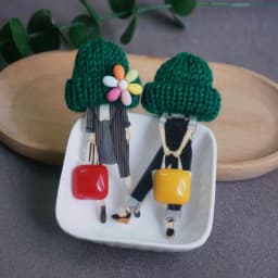 2Pcs/Lot Fashion Brooch For Woman Girl Cute Acrylic Brooch Pins Badge Clothing Accessories High Quality Gifts