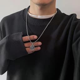Vintage Simple Alien Human Coin Pendant Choker Necklace for Men Trendy Punk Long Chain on the Neck Jewelry Accessories Male Gift