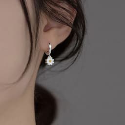 Sweet Daisy Flower Hoop Earrings For Women 2023 New Fashion Round Earrings For Wedding Party Korean Temperament Ear Jewelry A-