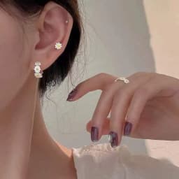 Sweet Daisy Flower Hoop Earrings For Women 2023 New Fashion Round Earrings For Wedding Party Korean Temperament Ear Jewelry A-
