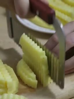 Stainless Steel Potato Chip Slicer Dough Vegetable Fruit Crinkle Wavy Slicer Knife Potato Cutter Chopper French Fry Maker Tools