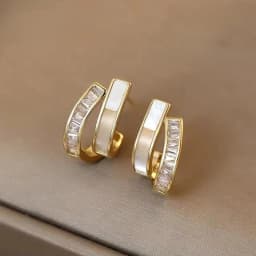 2024 New Design Shell Zircon Arc Metal Stud Earrings For Woman Korean Fashion Jewelry Party Student Girls Elegant Accessories