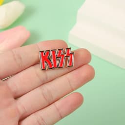 Creative Red Letters KISS Enamel Brooch Heart Love Miss Valentine Alloy Pins Badge Clothes Accessories Women Jewelry Gifts