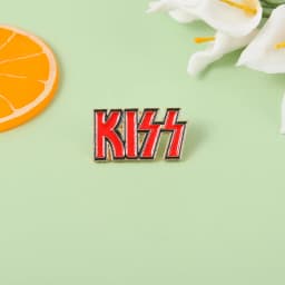 Creative Red Letters KISS Enamel Brooch Heart Love Miss Valentine Alloy Pins Badge Clothes Accessories Women Jewelry Gifts
