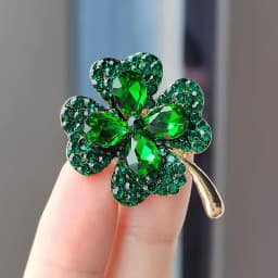 Green Red Crystal Rhinestone Four-Leaf Clover Flower Brooches Lapel Pins Jewelry Clothing Accessories Brooch for Women 2024