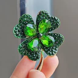 Green Red Crystal Rhinestone Four-Leaf Clover Flower Brooches Lapel Pins Jewelry Clothing Accessories Brooch for Women 2024