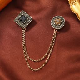 Studded Pearl Shaped Square Brooch Women Palace Style Retro Design Sense Suit Pin Niche Fashion Accessories for Lady Gift