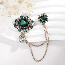 Studded Pearl Shaped Square Brooch Women Palace Style Retro Design Sense Suit Pin Niche Fashion Accessories for Lady Gift