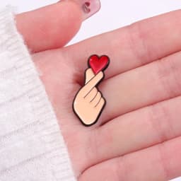 Hand Heart Gesture Enamel Pins Custom Sign Language Brooches Lapel Badges Jewelry Gift for Lover