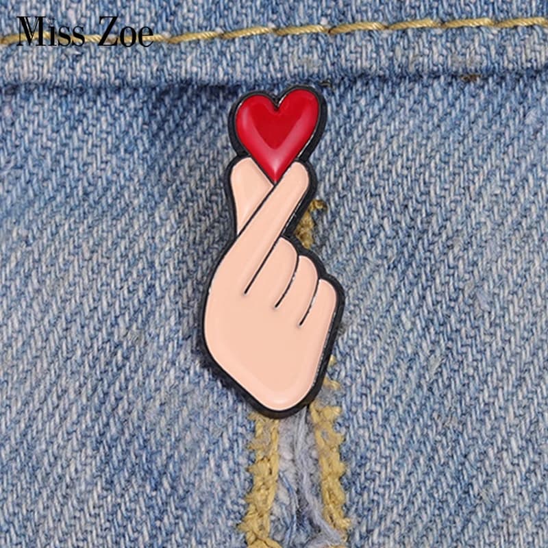 Hand Heart Gesture Enamel Pins Custom Sign Language Brooches Lapel Badges Jewelry Gift for Lover