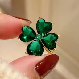 Delicate Green Crystal Lucky Four Leaf Clover Brooches for Women Retro Emerald Heart Lapel Pin Female Wedding Clothing Jewelry