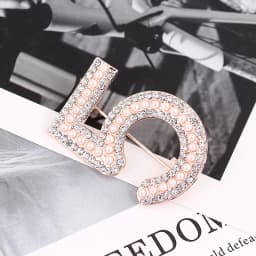 Classic Rhinestone Number 5 Crystal Pearl Brooch Pins Fashion Geometrics Brooches Luxury Jewelry For Women Unisex Lapel Pins