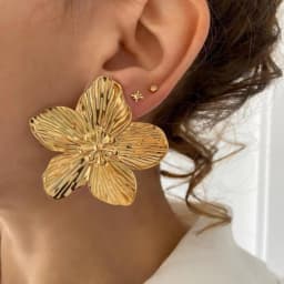 Uworld Hypoallergenic Stylish Vintage Flower Stud Earrings Premium 18k Gold Plated Stainless Steel For Women Party сережки женск