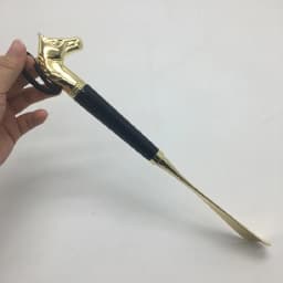 1PC Horsehead Shoehorn 32cm Metal Shoehorn Handle Long Remover Shoehorn Handheld Durable Shoe Lifter Convenient Shoe Wearers