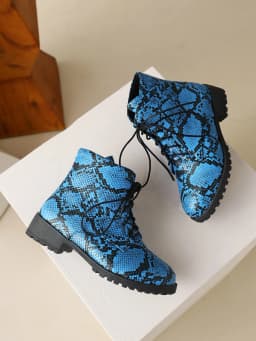 Oversized Blue Snake Print Lace-Up Women's Ankle Boots, Flat-Bottomed Low-Heeled Short Plush Inner Lining Autumn Warm Short Boot