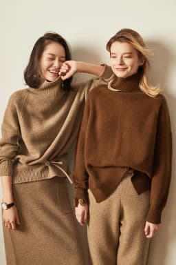 Autumn and Winter New Cashmere Sweater Women's High-Necked Pullover Loose Thick Sweater Short Paragraph Knit Shirt