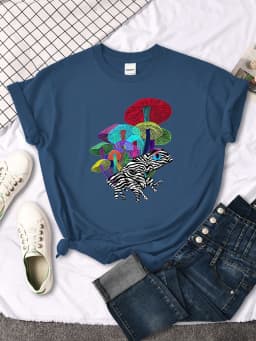 Frog With Mushrooms In Neon Style T Shirt Female Summer Fashion Tee Clothes Sport Street Harajuku Short Sleeve Casual T-Shirts
