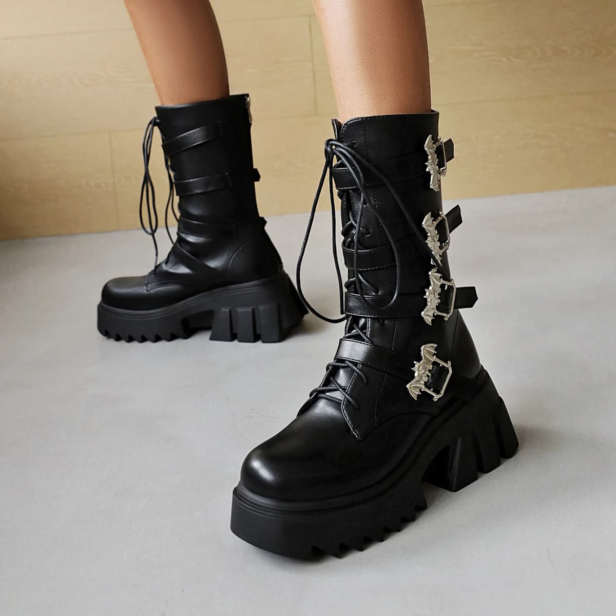 Oversized Punk Style Metal Bat Buckle Embellished Women's Mid-Tube Boots High Waterproof Platform Cross-Lace Motorcycle Boots