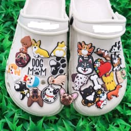 New Arrival 1pcs PVC Cute Cartoon Shoe Charms Fit Wristbands Kawaii Animal Dog Mom Bone Hole Slipper Decoration Shoe Accessories